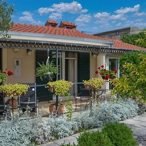 Issa - 3 Min Walk To Ferienhaus